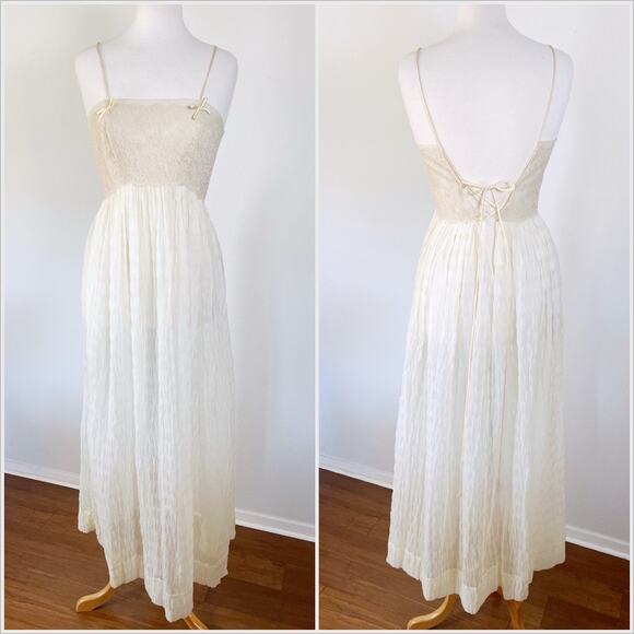 Vintage 1940s Nightgown by Iris Creme Nylon Seersucker Crepe // Size 32 Small - Picture 1 of 11